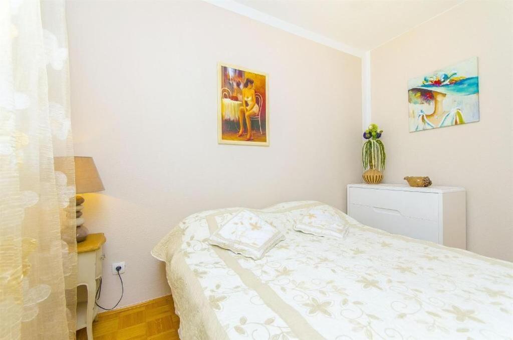 Apartments Nives Trogir Exterior photo