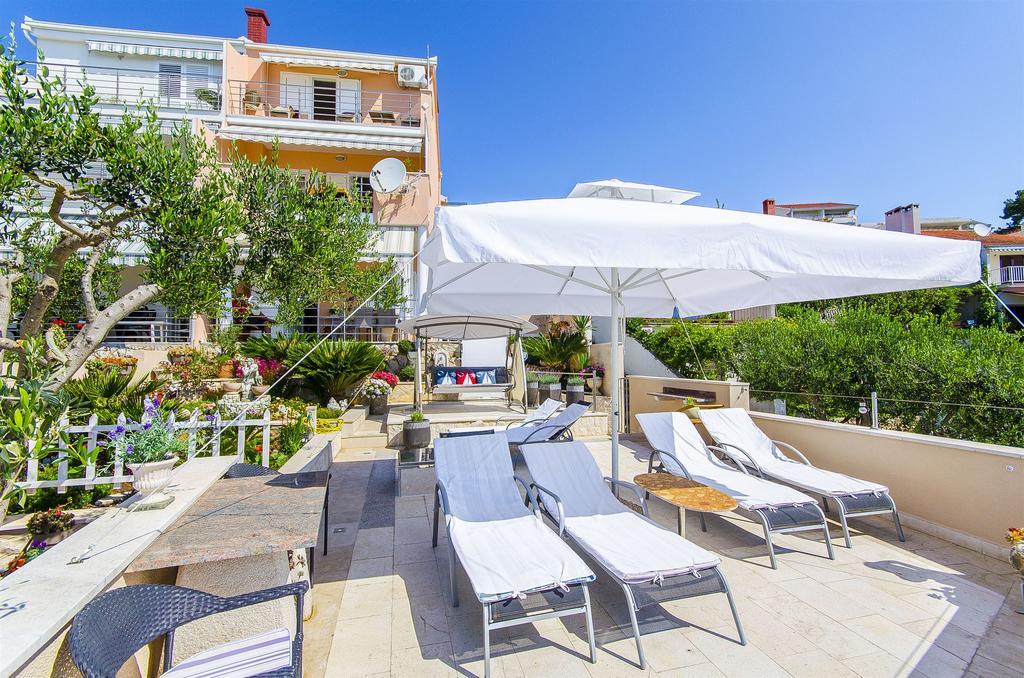 Apartments Nives Trogir Exterior photo