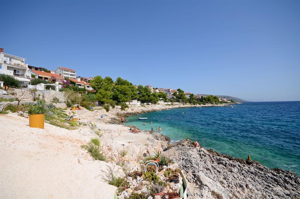 Apartments Nives Trogir Exterior photo