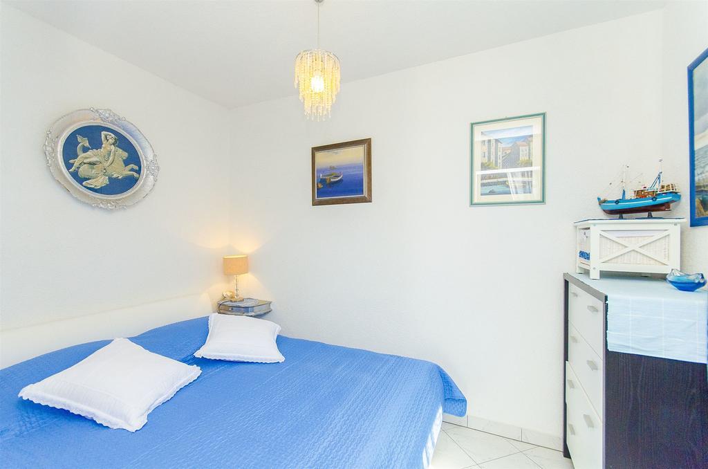 Apartments Nives Trogir Exterior photo