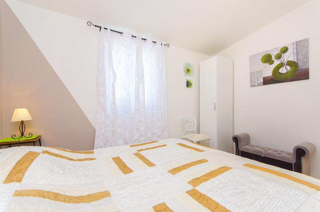 Apartments Nives Trogir Exterior photo
