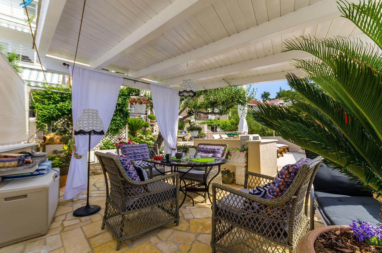 Apartments Nives Trogir Exterior photo