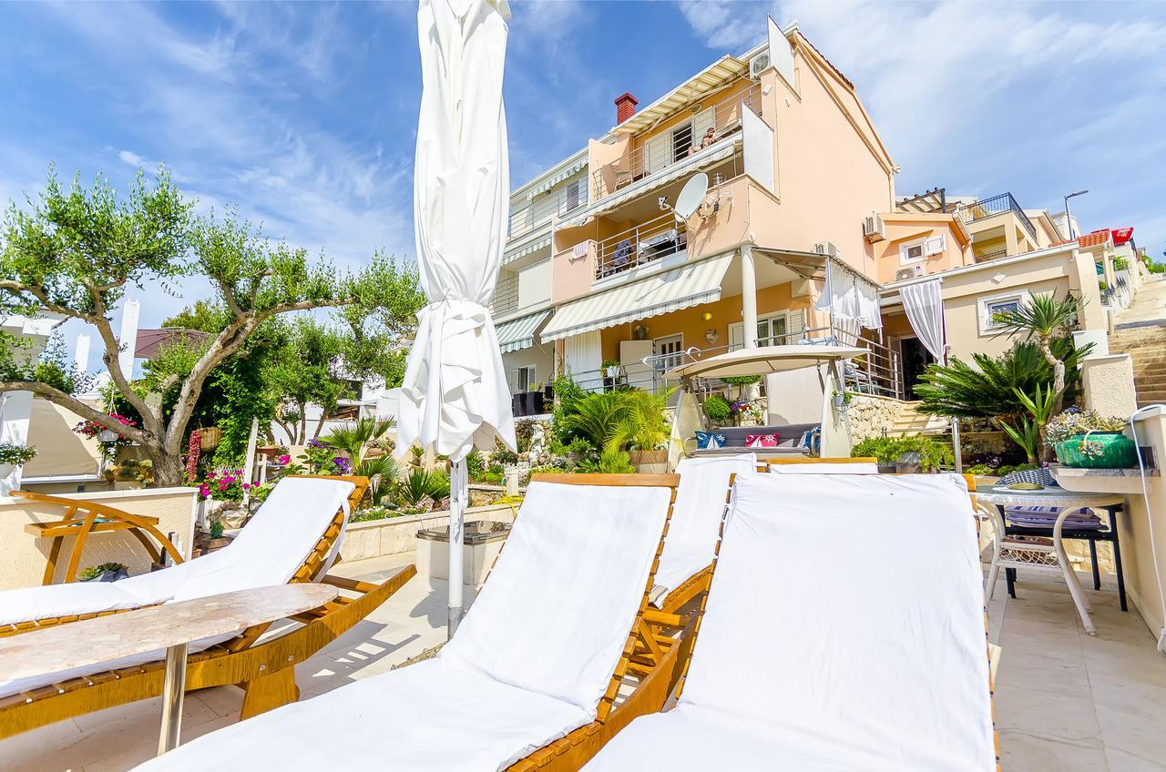Apartments Nives Trogir Exterior photo
